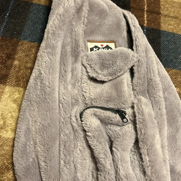 Kavu Fuzzy Gray Sling Bag (givie 2) - Picture 3 of 10